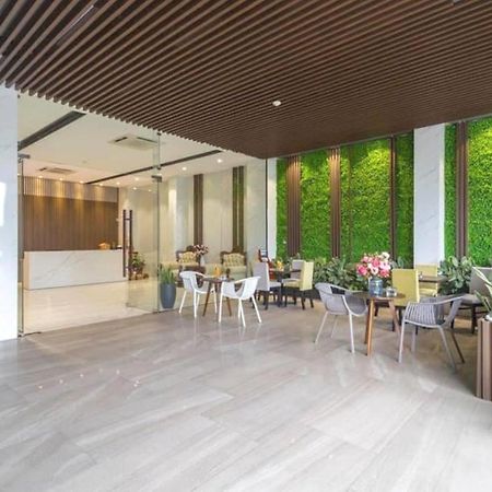 Capital O 1200 Salem Riverside Hotel 다낭 외부 사진