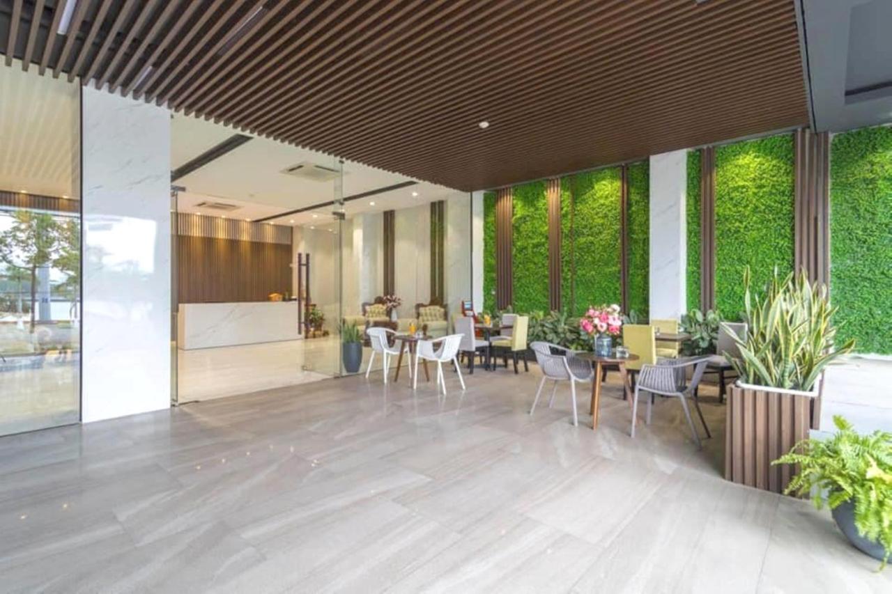 Capital O 1200 Salem Riverside Hotel 다낭 외부 사진