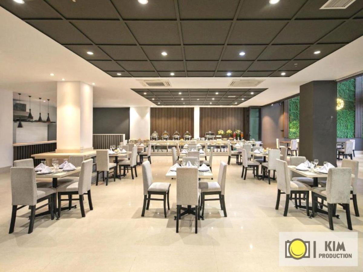 Capital O 1200 Salem Riverside Hotel 다낭 외부 사진